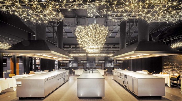 Una cocina con restaurante