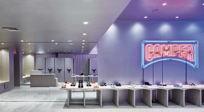 Caminar frente al Radio City Hall