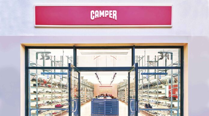 Zapatos dentro de un mecano