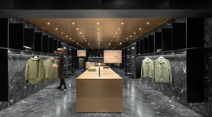 Luz y oscuridad con trazos abstractos