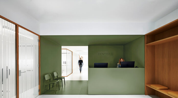 Higiene rodeada de un jardín central