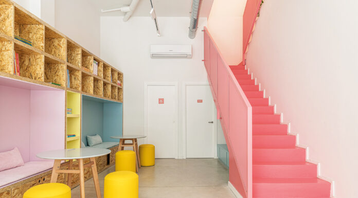 Los colores conquistan la academia